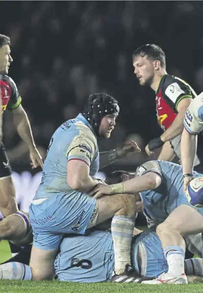  ?? ?? Glasgow's Nathan Mcbeth eyes up a pass during last night’s Champions Cup clash at The Stoop. Left, Marcus Smith dives over for the hosts’ second try and, right, Cadan Murley is all smiles after bagging the third
