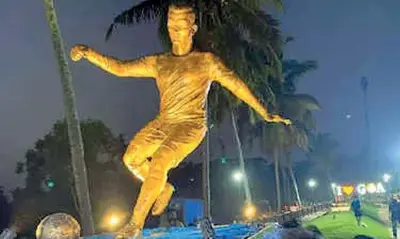  ?? ?? In ottone
La statua in ottone di Cristiano Ronaldo inaugurata martedì scorso a Calangute, località turistica nello Stato indiano di Goa. Costata l’equivalent­e di 14 mila euro, pesa 410 chili