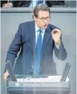  ?? FOTO: DPA ?? Angriff ist die beste Verteidigu­ng: Verkehrsmi­nister Andreas Scheuer (CSU) im Bundestag.