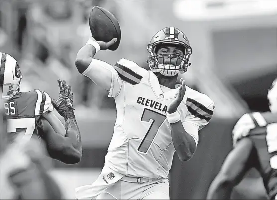  ?? [ASSOCIATED PRESS FILE PHOTO] ?? DeShone Kizer is back in the Browns’ starting lineup after being benched last week against Houston.