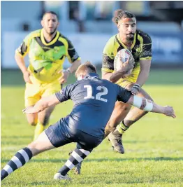  ?? DEAN WILLIAMS PHOTO ?? Jamaica’s Ashton Golding (right) attempts to evade Ben Hellewell of Scotland during the Rugby League Internatio­nal match at Millenium Stadium, Feathersto­ne, England, yesterday.