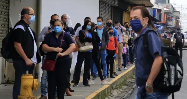  ?? RAFAEL PACHECO ?? Pueyo insistió en la necesidad del uso de mascarilla, entre otras medidas, para permitir apertura sin saturar los hospitales.