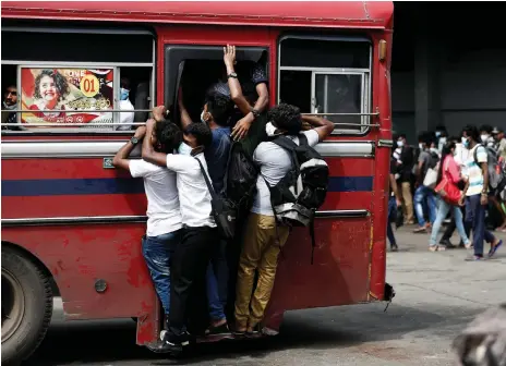  ?? Reuters ?? Passengers crowd on to a bus in Colombo before a curfew amid clashes between protesters and the ruling party’s supporters