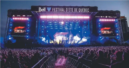  ??  ?? Les organisate­urs du Festival d’été de Québec ont dû composer avec les drones qui menaçaient la sécurité de la foule. - La Presse canadienne: Amy Harris (Invision)