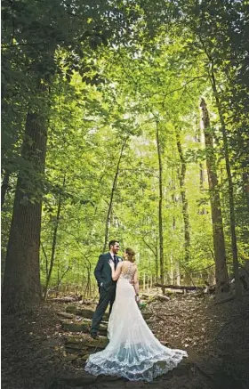  ?? KATHLEEN HERTEL ?? Sarah Weisel and Joshua Steward held their wedding and reception at Woodend Sanctuary in Chevy Chase.