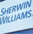  ??  ?? Ecológica. Sherwin Williams promueve el cambio a pinturas a base de agua en los talleres de reparación automotriz.