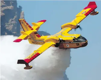  ?? MAARTEN VISSER VIA WIKIPEDIA ?? A Bombardier 415 drops water during a firefighti­ng session in Italy.