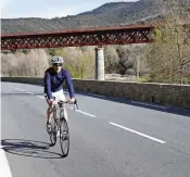  ??  ?? En arrière-plan, le magnifique pont d’Olargues.