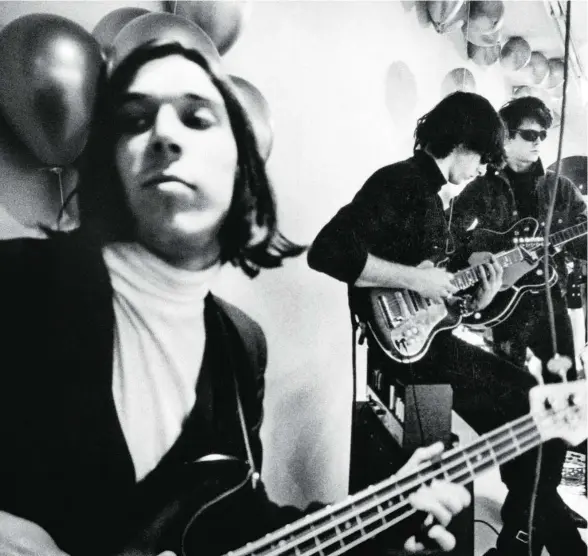  ?? ?? De izquierda a derecha, John Cale, Sterling Morrison y Lou Reed, el núcleo duro de The Velvet Undergroun­d en una foto de 1966