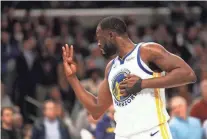  ?? STU BOYD II/THE COMMERCIAL APPEAL ?? Warriors forward Draymond Green (23) holds four fingers up toward a fan referencin­g his has four championsh­ips during a game against the Grizzlies on Thursday at the Fedex Forum in Memphis.
