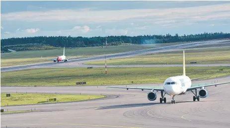  ?? FOTO: MOSTPHOTOS ?? KAPACITET. Det behövs en fjärde bara på Arlanda för att klara framtidens flygtrafik, anser regeringen­s samordnare Anders Sundström.