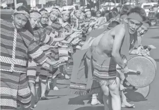  ?? SSB Photo ?? IP MONTH CELEBRATIO­N. Indigenous peoples from Benguet perform during a recent celebratio­n in La Trinidad.