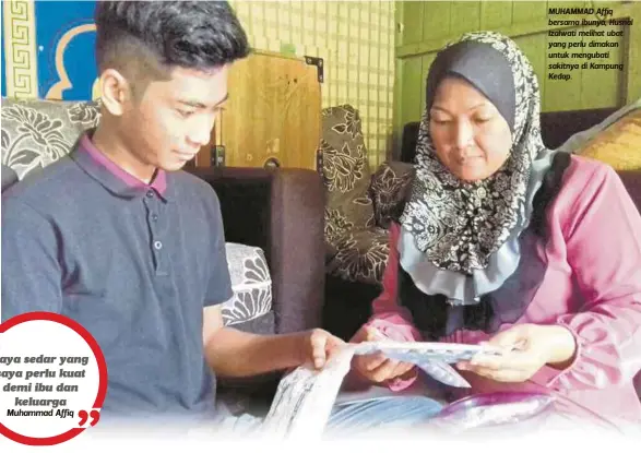  ??  ?? MUHAMMAD Affiq bersama ibunya, Husnal Izalwati melihat ubat yang perlu dimakan untuk mengubati sakitnya di Kampung Kedap.