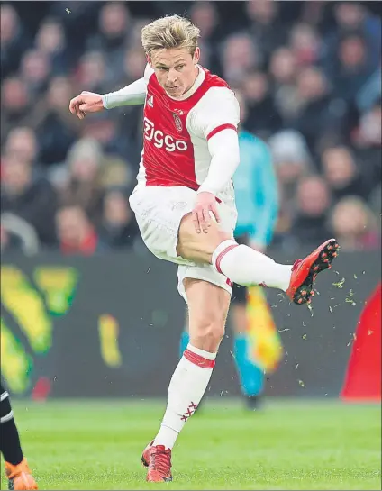  ?? FOTO: EFE ?? De Jong, que ha estado lesionado tres meses, volvió a jugar ayer un amistoso contra el Anderlecht