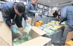  ??  ?? BUSTED: 200,000 speed bills and 81kg of crystal meth were seized from five members of a suspected transnatio­nal drug traffickin­g gang arrested in Hat Yai district of Songkhla.