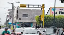  ??  ?? El gobierno municipal buscará el apoyo en las empresas de esta ciudad para poder adquirir modernos semáforos. Gustavo García
