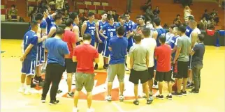  ??  ?? PINGRIS gets the floor and shares inputs on playing for the national team.