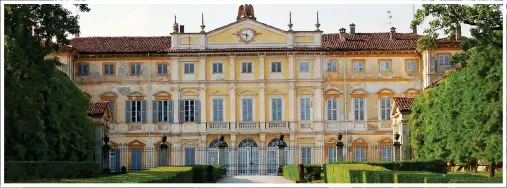  ??  ?? ANCESTRAL SEAT: The 18th Century neoclassic­al-style Villa Mapelli Mozzi which is used by Edo’s family as their summer residence