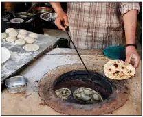  ?? (The New York Times/Poras Chaudhary) ?? Rotis are on the menu at the Verma dhaba roadside restaurant near Palampur in Himachal Pradesh, India.