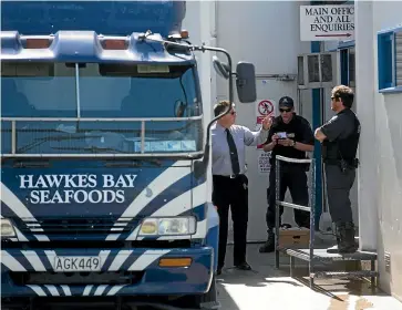  ?? JOHN COWPLAND/ STUFF ?? MPI and fisheries staff raiding the Napier plant and boats of Hawke’s Bay Seafoods in September 2014.