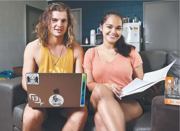  ?? Picture: BRENDAN RADKE ?? RIGHT AT HOME: Wyatt Christians­on from the United States and Michelle Knott from Singapore live at the Cairns Student Lodge at Smithfield.
