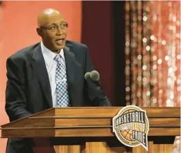  ?? STEPHAN SAVOIA/AP ?? George McGinnis speaks during his enshrineme­nt into the Naismith Memorial Basketball Hall of Fame in 2017. McGinnis, a Hall of Fame forward who was a two-time ABA champion and threetime All-Star in the NBA and ABA, died Thursday at 73.