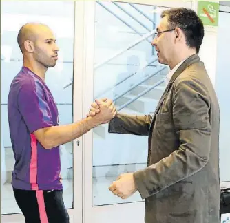  ?? FOTO: FCB ?? Javier Mascherano y Josep Maria Bartomeu Ambos quieren resolver el caso de forma amistosa