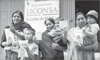  ??  ?? En lo que va de la actual administra­ción, 268 municipios de 16 estados han sido integrados al Programa de Abasto Social de Leche Liconsa ■ Foto Notimex