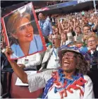  ?? THOMAS P. COSTELLO, ASBURY PARK PRESS, VIA USA TODAY NETWORK ?? Gladys Evans from Jacksonvil­le waves a Hillary Clinton photo.