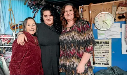  ?? PHOTO: MARION VAN DIJK/NELSON MAIL ?? Koha Shed Nelson volunteer Christine Dobson, left, with founders Cara Gledhill and Janine Brennan.