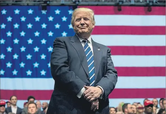  ?? ANDREW HARNIK / AP ?? El president electe Donald Trump durant un acte públic divendres al DeltaPlex Arena, a Grand Rapids (Michigan)