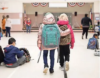  ??  ?? Se espera que la TEA publique orientació­n adicional para los distritos escolares