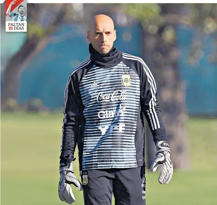  ?? Juan mabromata / afp ?? Más allá de las encuestas, Willy Caballero, con 36 años, es el preferido de Sampaoli para arrancar como titular el 16 de junio ante Islandia