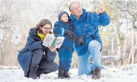  ?? FOTO: SEBASTIAN HENNIGS/NABU ?? Auch für Kinder und deren Familien kann die Vogelzählu­ng vor allem in Zeiten von Corona eine spannende Abwechslun­g sein.