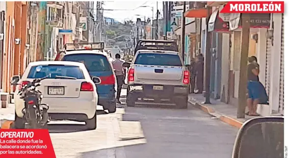  ??  ?? OPERATIVO La calle donde fue la balacera se acordonó por las autoridade­s.