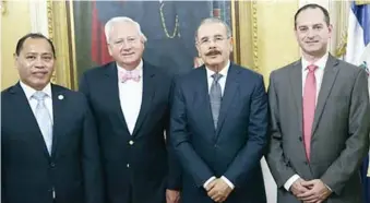  ?? FUENTE EXTERNA ?? El presidente Medina con ejecutivos del Grupo Solid.