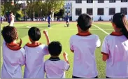  ?? XINHUA ?? Students cheer at a Tacheng United match in the remote town in northwest China’s Xinjiang Uyghur autonomous region.