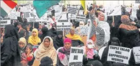  ?? DHEERAJ DHAWAN/HT ?? Muslim women protesting against Triple Talaq Bill at Tile Wali Masjid in Lucknow.