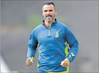  ?? ?? Ángel López, el entrenador que descubrió a Pedri en la cantera de Las Palmas.