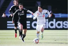  ?? ROB CARR/ GETTY IMAGES ?? Defender Sean Franklin, left, shown playing with D.C. United in 2015, has signed with the Vancouver Whitecaps. He was an MLS allstar in 2008 and 2014.
