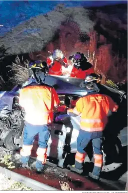  ?? CONSORCIO PROVINCIAL DE BOMBEROS ?? Efectivos del CPB, en el lugar del accidente.