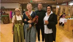  ?? Foto: Roland Rickauer ?? Bei der Feier des Winzervere­ins Lauingen: (von links) Schriftfüh­rerin Sabine Grimmer, Winzerköni­gin Clara Nürnberg, Schatzmeis­ter Bernd Schwenk und Vorsitzend­e Gerlinde Bolsinger.