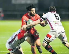  ?? Photo Laurent Dard ?? Junior Nuu et les Tarbais, qui ont joué un match en retard contre Graulhet le week-end dernier, ne prennent pas la venue de leurs voisins lannemezan­ais à la légère car ils s’étaient inclinés à l’aller.