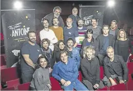  ?? EL PERIÓDICO ?? El elenco del musical después de uno de sus ensayos.