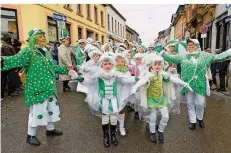  ??  ?? Nicht fehlen durfte beim Umzug die Grüne Nelke.