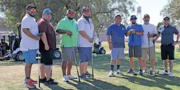  ?? FOTO CÉSAR NEYOY-BES ?? DOS DE LOS EQUIPOS participan­tes del torneo Day Glow.