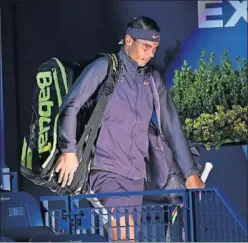  ??  ?? PREPARADO. Nadal se dispone a salir a la pista Arthur Ashe.