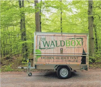  ?? FOTO: FORST BW ?? Die Waldbox reist als Autoanhäng­er durch den ganzen Landkreis und soll Kinder und Jugendlich­e für die Natur begeistern.