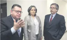  ??  ?? Aniceto Amarilla, Miryan Meza e Isidro González, miembros de la Cámara de Apelacione­s de Ciudad del Este, enjuiciado­s.