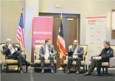  ??  ?? El panel 'Puerto Rico de pie hacia el futuro', en la reciente cumbre boricua en Orlando.